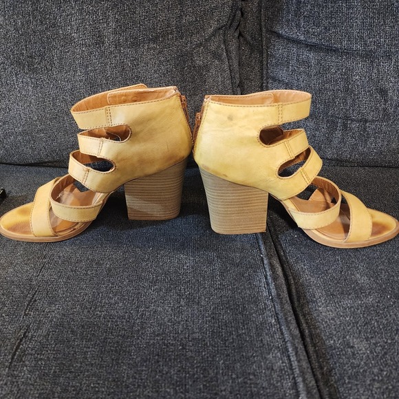 Y2k‎ Mudd Strappy Chunky Heel Back Zip Size 10 Beige Sandals - Picture 2 of 16
